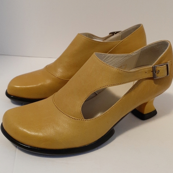 John Fluevog Shoes - Fluevog Gracias yellow size 9